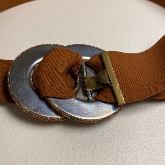 Brown Elastic Belt with Round Floral Glitter Buckle - Picture 3 of 5